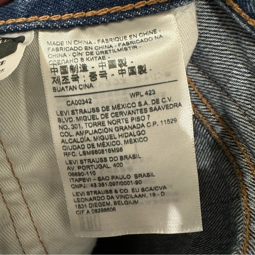 Levi Jeans Original Fit - Light Wash - Picture 12 of 16
